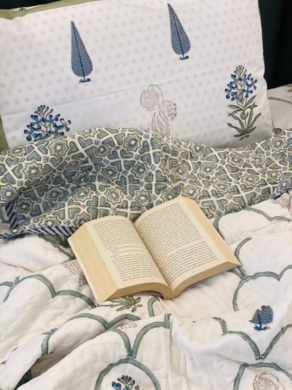 Bhag-e-Bahar -Bed sheet and Quilt set - Image 3