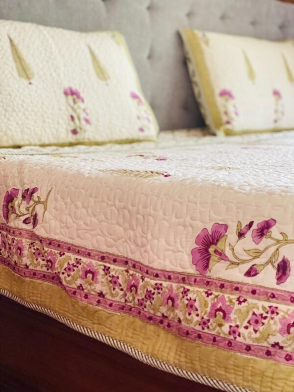 MEHER- Quilted bed sheet set