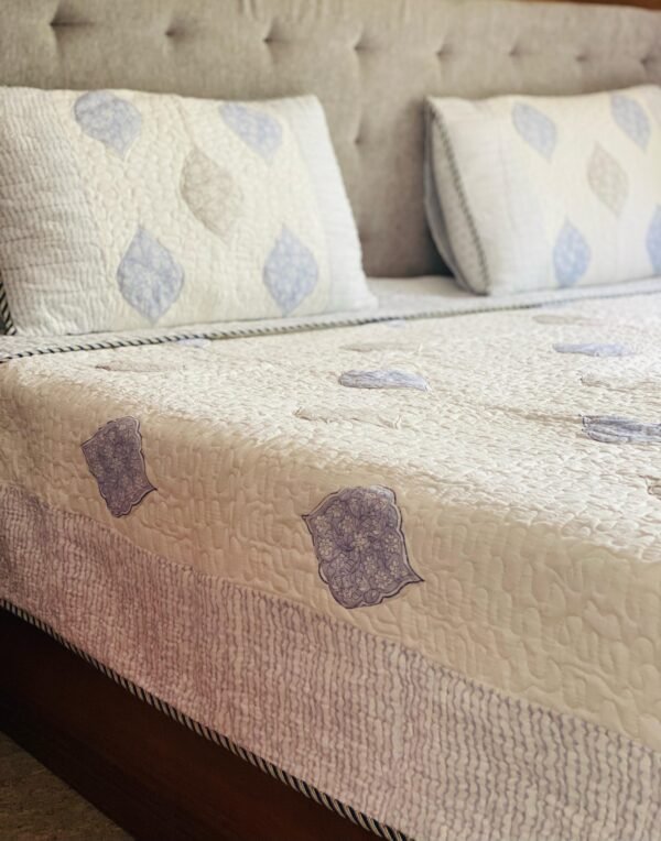 BLUE HAZE- Quilted bed sheet set