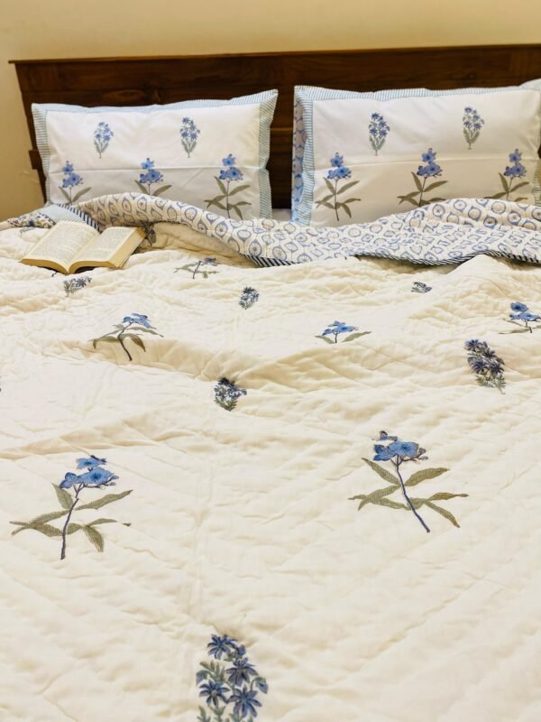 HIRA- Bed sheet and Quilt set - Image 2
