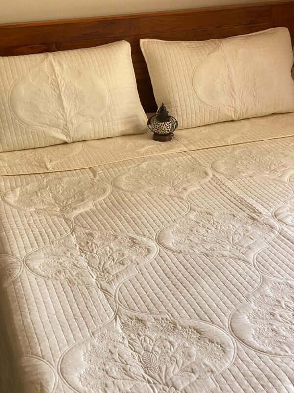 MOTHI GUL- Quilted bed sheet set