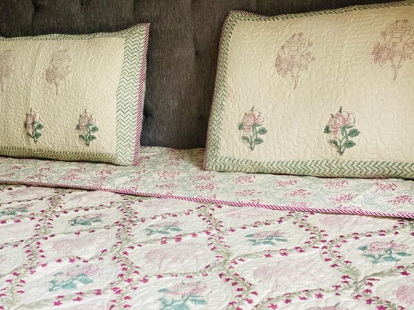 ROSE LUXE -Quilted Bed Sheet Set - Image 3