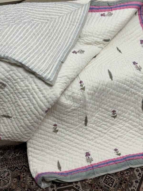 Block printed muslin quilt - Image 3