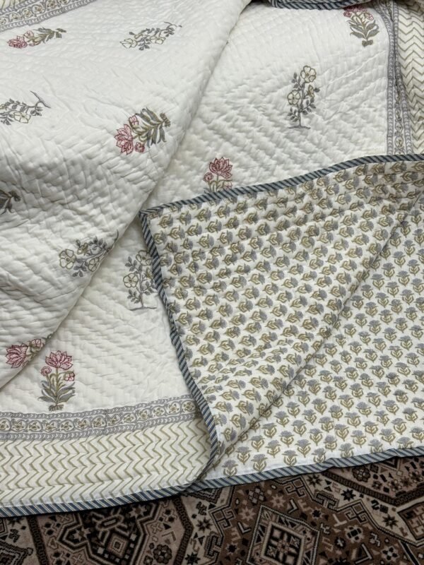 Block printed muslin quilt - Image 3