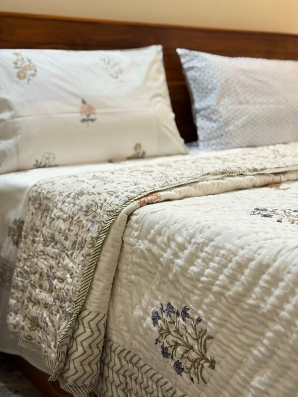 NILOPHER - Bed sheet and Quilt set