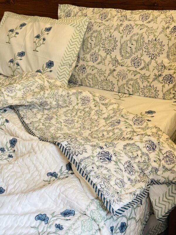 SHABNAM - Bed sheet and Quilt set