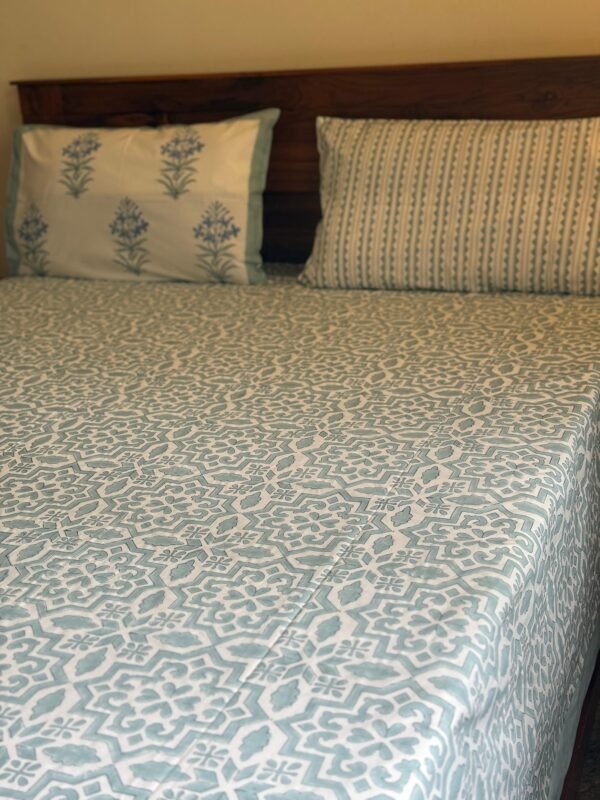 AZURE BLOOM - Block printed bed sheet set - Image 2
