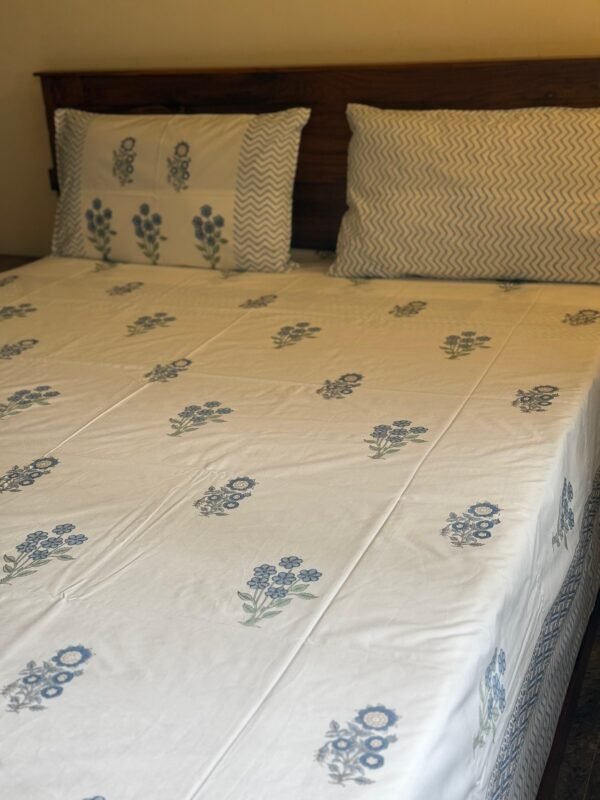 BLUE BELL MEADOW - Block printed bed sheet set - Image 2