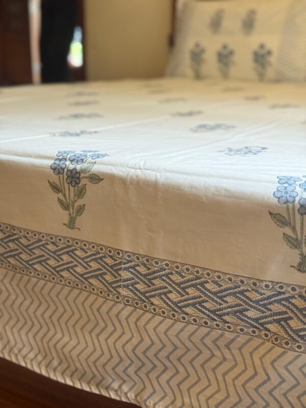 BLUE BELL MEADOW - Block printed bed sheet set - Image 3
