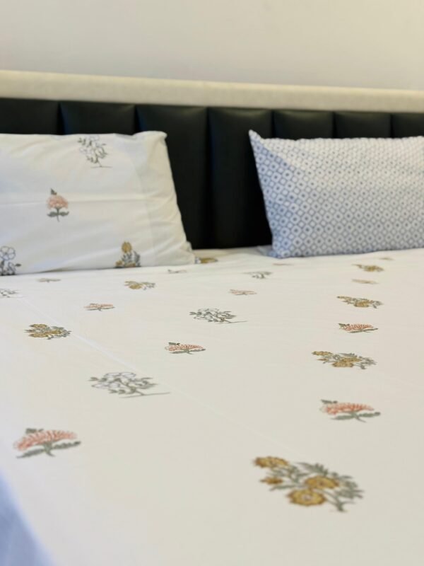 BLOSSOM TRAIL - Block printed bed sheet set - Image 3