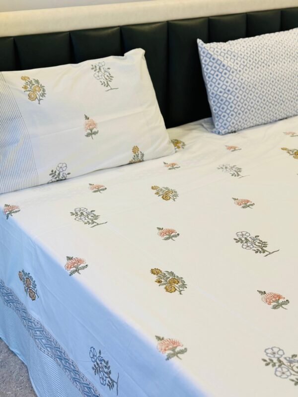 BLOSSOM TRAIL - Block printed bed sheet set - Image 2