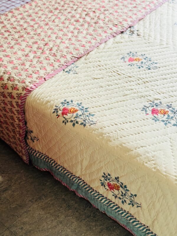 Block printed muslin quilt - Image 2