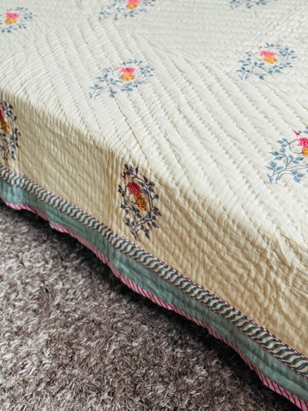 Block printed muslin quilt - Image 3