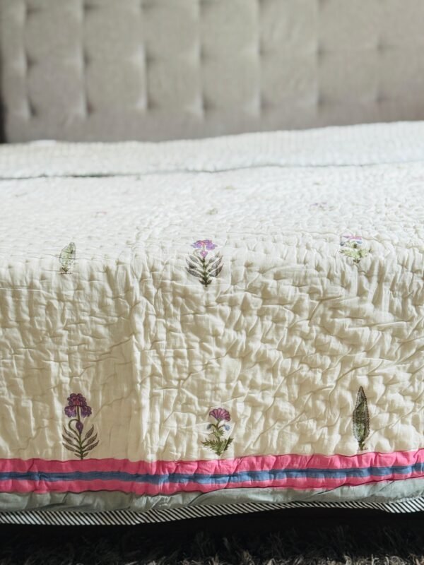Block printed muslin quilt - Image 3