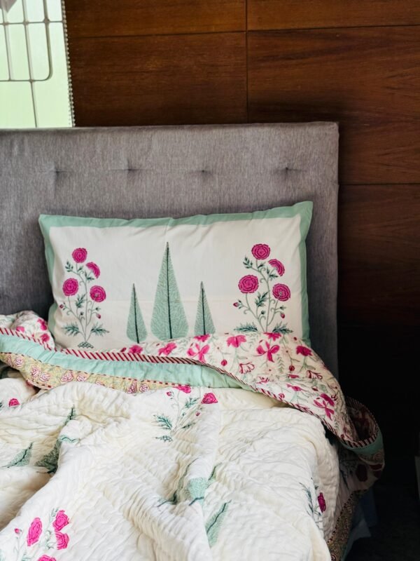 ROSE BREEZE - Bed sheet and Quilt set - Image 2
