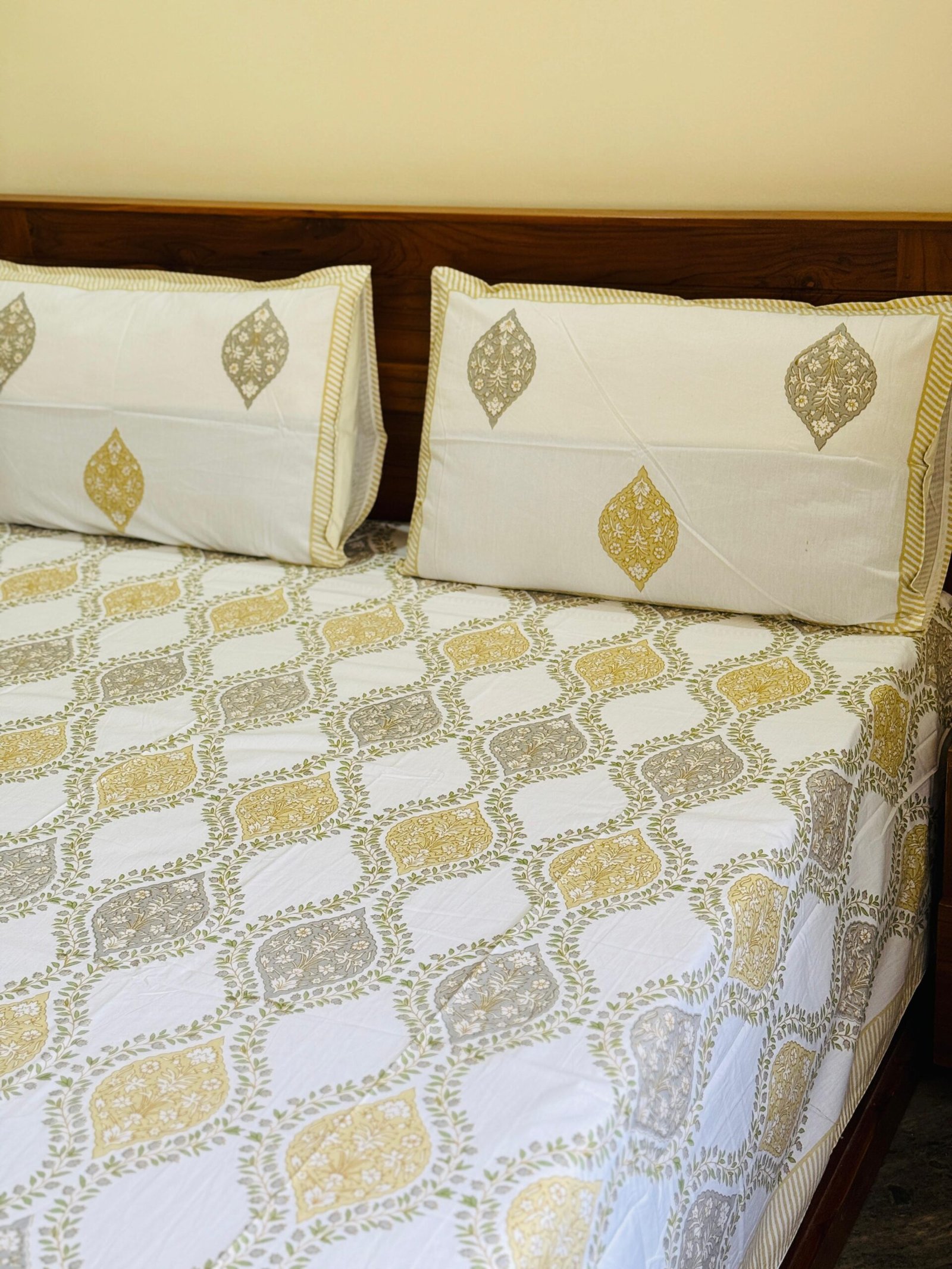 - Affordable bed sheet set - Image 2