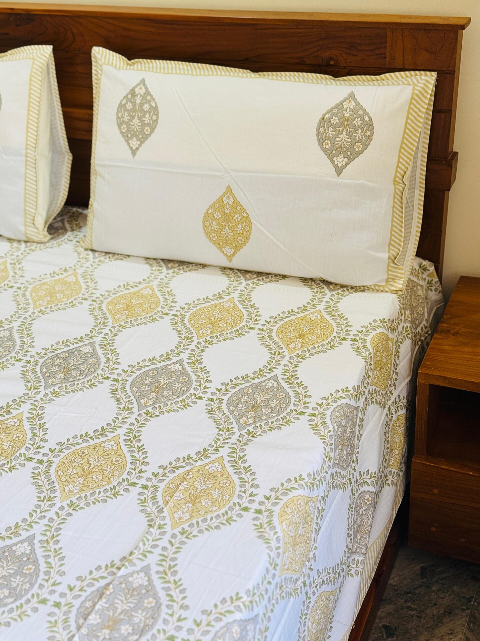 - Affordable bed sheet set