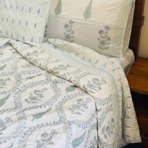 PARIZAAD - Bed sheet and Quilt set